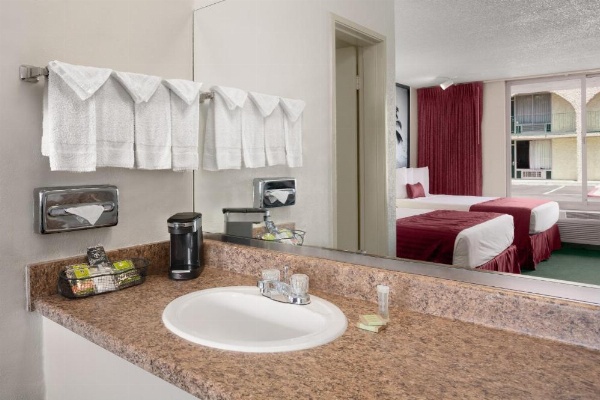 Kings Inn Anaheim at The Park & Convention Center image 24