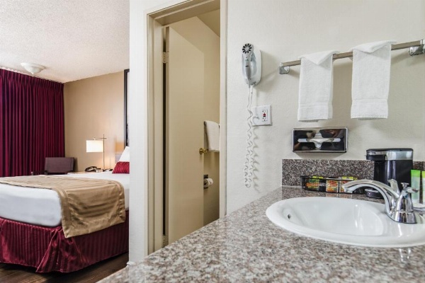 Kings Inn Anaheim at The Park & Convention Center image 4